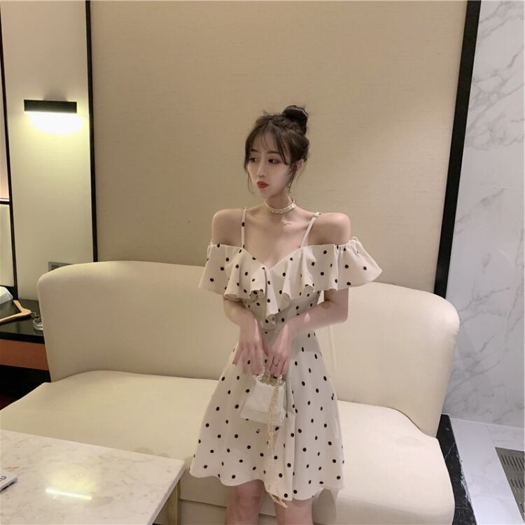 ドット柄 水玉 夏 ワンピース レディース ショート 半袖 Vネック Aライン フリル サスペンダー かわいい 大人可愛い きれいめ シンプル カジュアル 上品 おしゃれ レトロ こなれ感 ラフ ガー