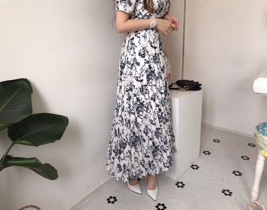 ワンピース 半袖 パフスリーブ スクエアネック ロング丈 膝下丈 ハイウエスト ウエストマーク ウエストリボン プリーツ加工 花柄 フラワー ドレス 春 夏 きれいめ フォーマル オケージョン