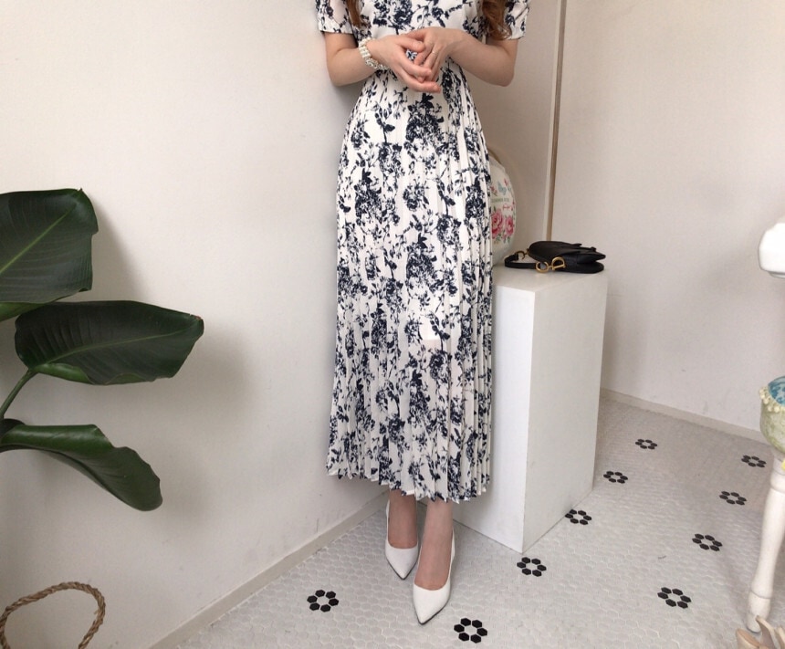 ワンピース 半袖 パフスリーブ スクエアネック ロング丈 膝下丈 ハイウエスト ウエストマーク ウエストリボン プリーツ加工 花柄 フラワー ドレス 春 夏 きれいめ フォーマル オケージョン
