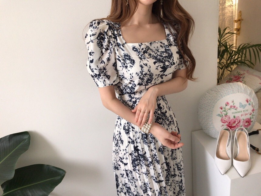 ワンピース 半袖 パフスリーブ スクエアネック ロング丈 膝下丈 ハイウエスト ウエストマーク ウエストリボン プリーツ加工 花柄 フラワー ドレス 春 夏 きれいめ フォーマル オケージョン