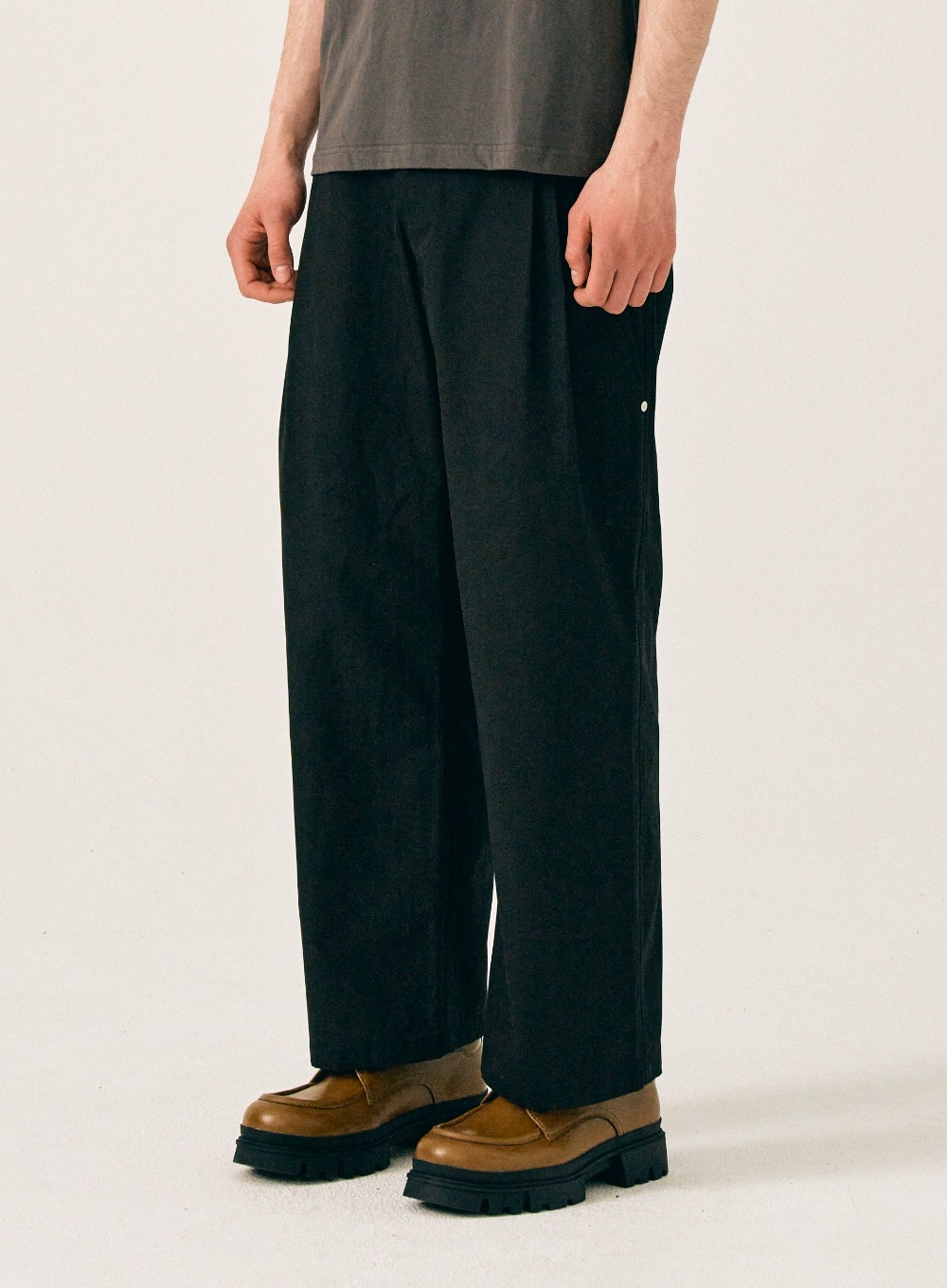 SATUR】 VINALES 2-TUCK WIDE CHINO PANTS : CLASSIC BLACK