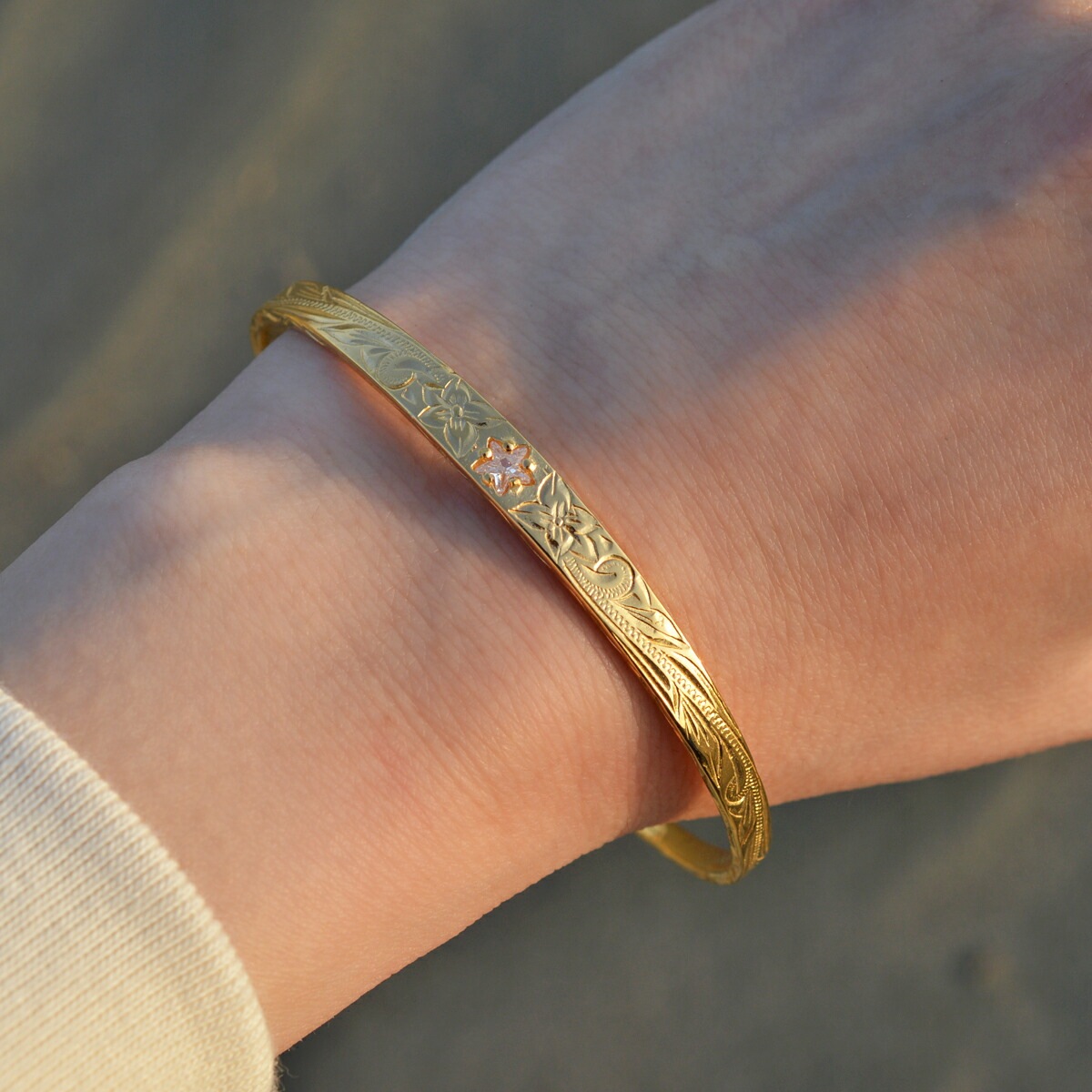 ハワイアンジュエリー バングル サージカルステンレス キュービックジルコニア 星 スクロール 波 ハワイアンジュエリー バングル サージカルステンレス キュービックジルコニア 星 スクロール 波