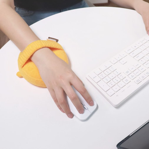 Qoo10] 自分ツッコミくまナガノのくま手首クッショ