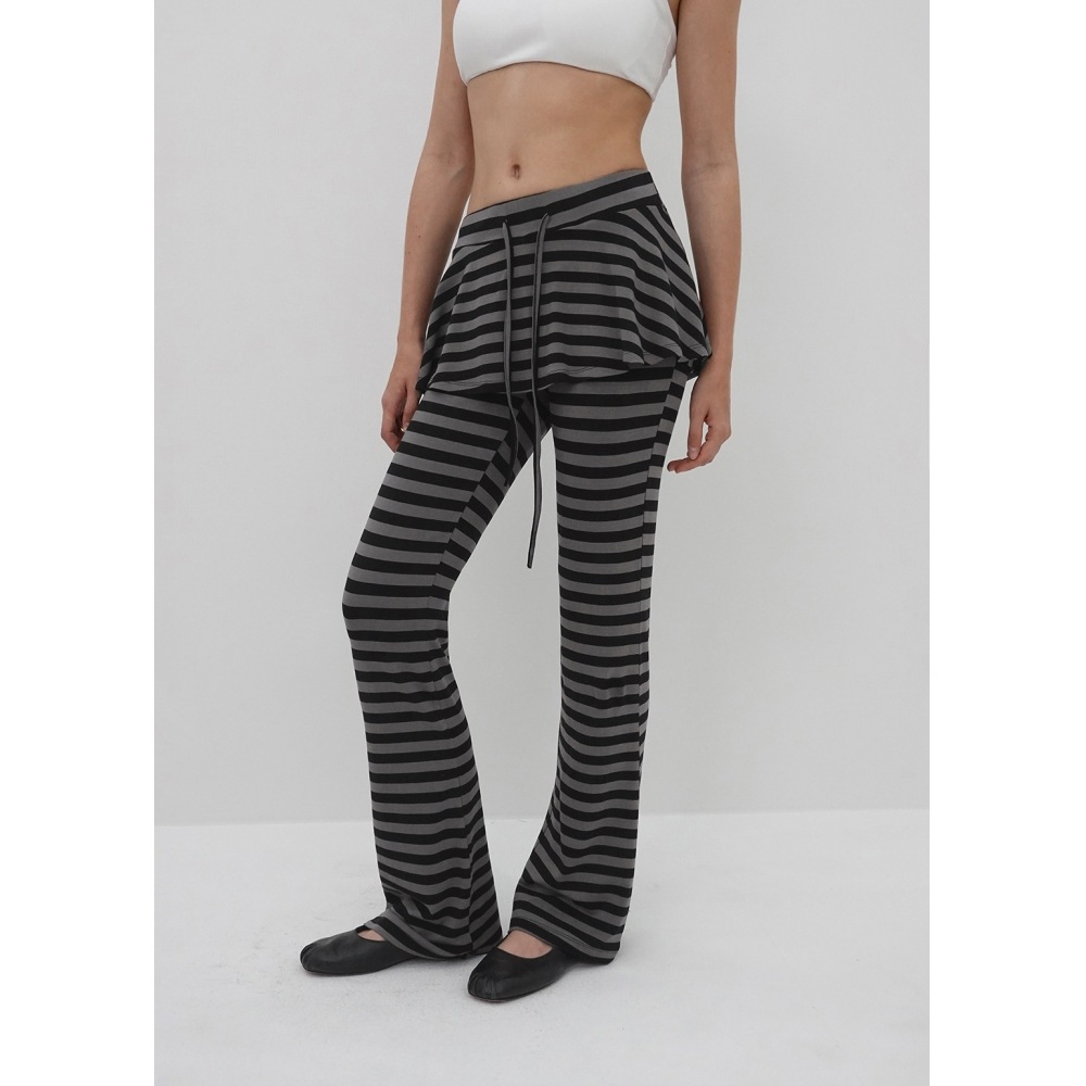 ブラックアップ コニードブーツカットレイヤードスカートパンツ ブラックアップ コニードブーツカットレイヤードスカートパンツ