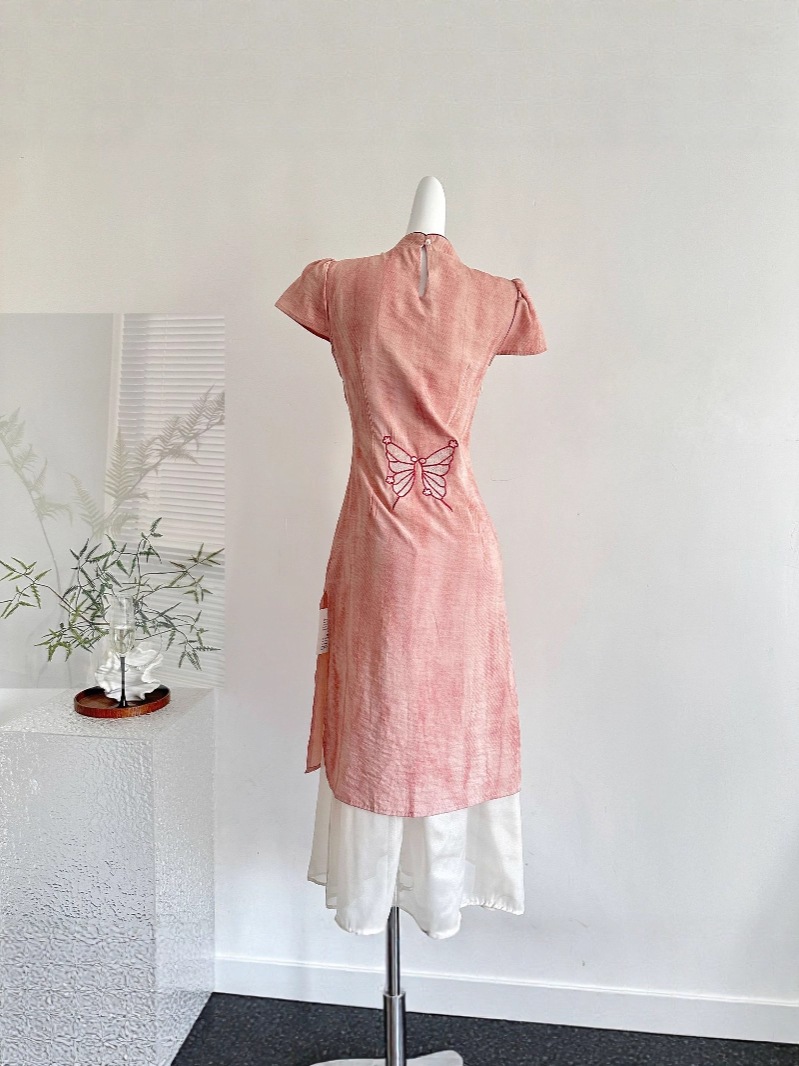 【急速出荷】七七大ススキ南風に新中式蝶刺繍チャイナドレス2025プリーツで着やせワンピース 【急速出荷】七七大ススキ南風に新中式蝶刺繍チャイナドレス2025プリーツで着やせワンピース