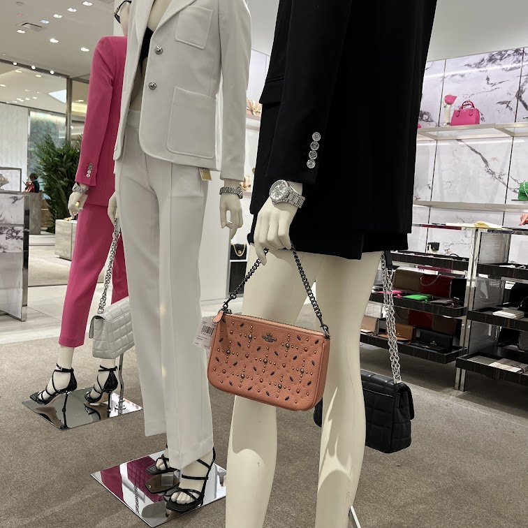 【Scarf* Free Gift】即発 アウトレット USA直送 ハンドバッグ ポーチ ストラップ付 スタッズ 22867