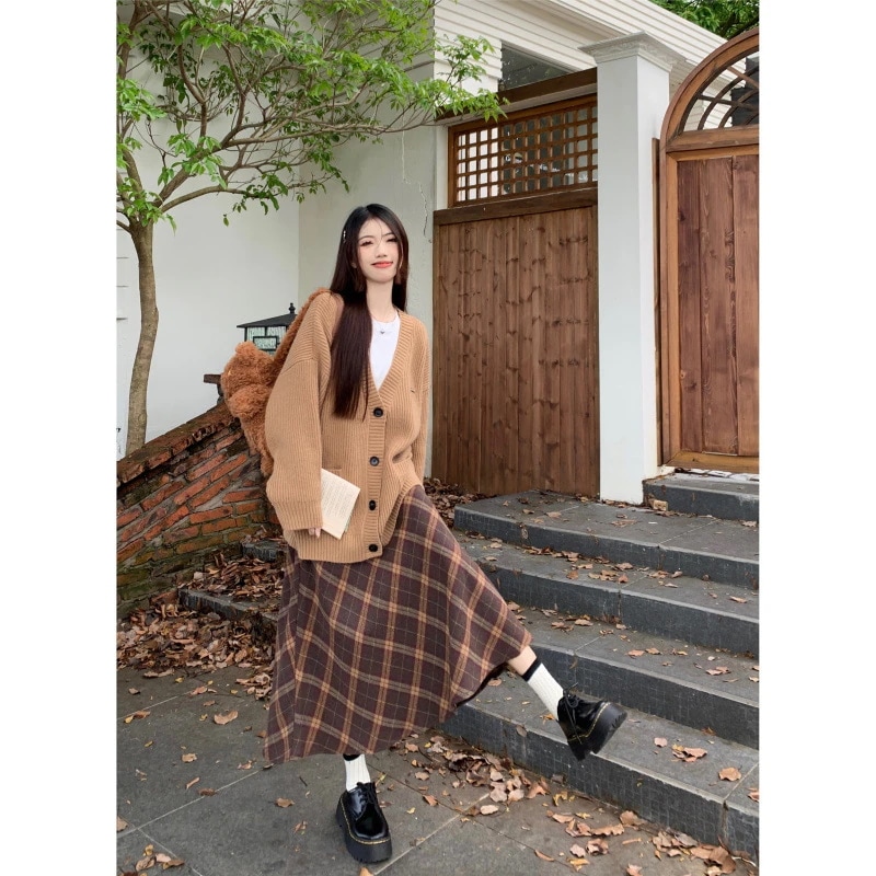ハイエンドのカスタマイズ-メイラード怠惰なスタイル長袖ニットセータージャケットチェック柄スカート女性の秋 2024 新しいファッションスーツ
