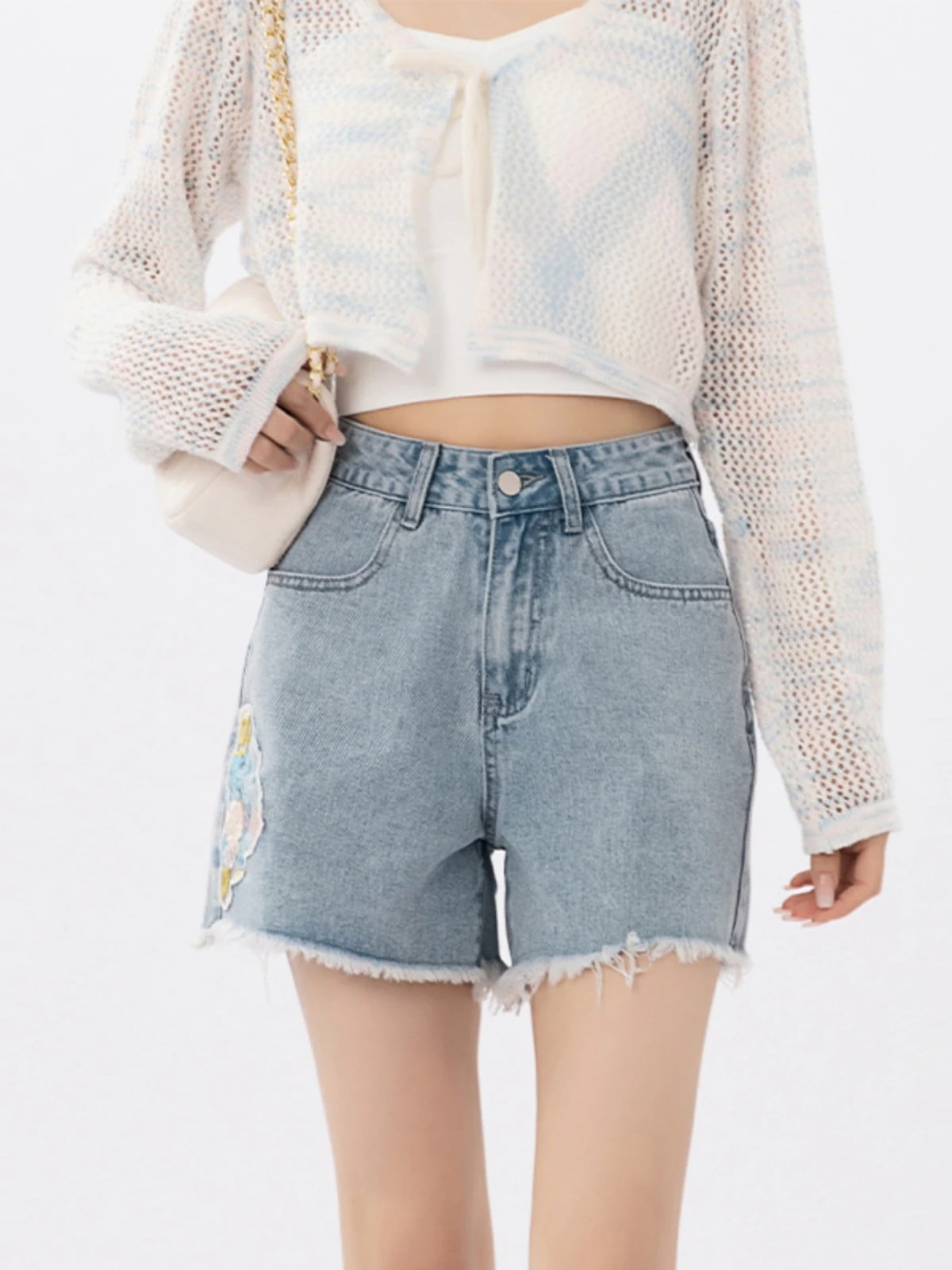 夏の女性用の新しい風ローエッジライトカラーデニムショートパンツ小さめハイウエストスリムヒップカバーaラインホットパンツ