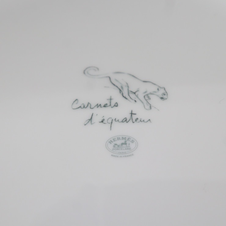 新品未使用展示品 HERMES エルメス 食器 - 赤道直下のスケッチ 陶磁器 ペールアクア系 マルチカラー 日本未入荷 サービング プレート 大皿 32cm 猿 アニマル 2点セット 中【本物保証】