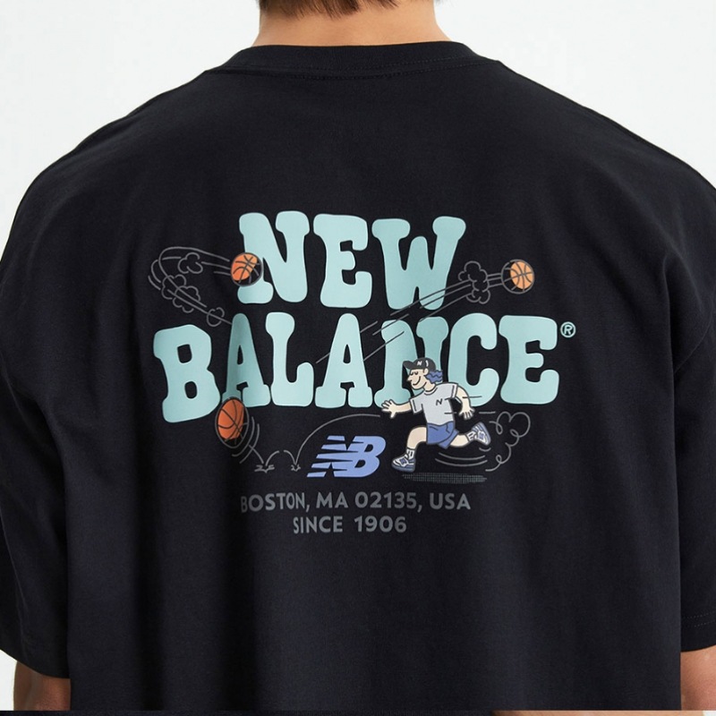 ニューバランス NBNEF21543/UNI NB BOY バスケットボールレタリング半袖Tシャツ (ブラック)