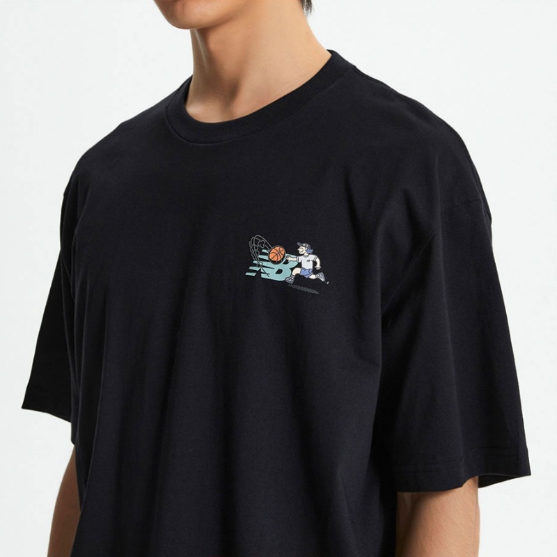 ニューバランス NBNEF21543/UNI NB BOY バスケットボールレタリング半袖Tシャツ (ブラック)
