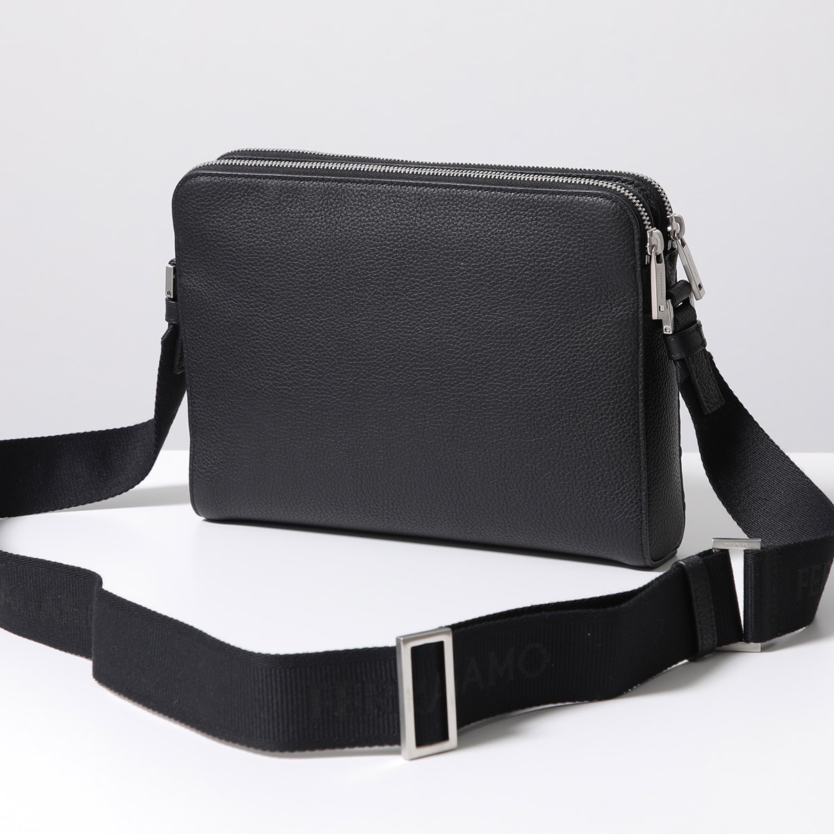 FERRAGAMO フェラガモ ショルダーバッグ TRAVEL EMBOSSED BLOCCO 24 1643 メンズ レザー ガンチーニ クロスボディ 鞄 001/NERO