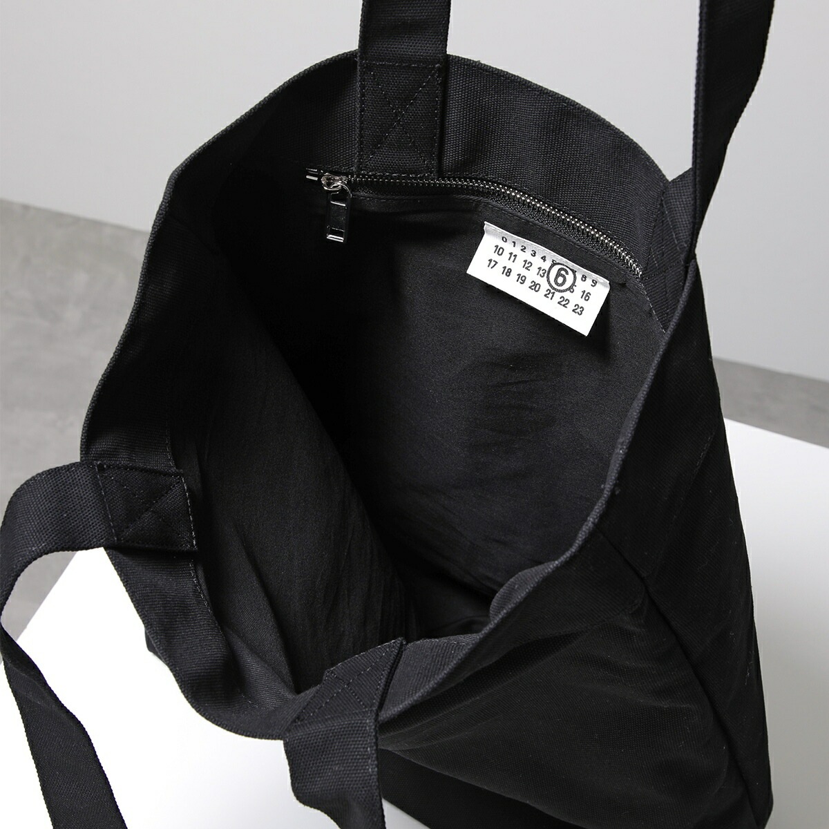 MM6 エムエムシックス メゾンマルジェラ トートバッグ SB6WC0020 P8331 レディース リバーシックス キャンバス ショッピングバッグ 鞄 MM6 エムエムシックス メゾンマルジェラ トートバッグ SB6WC0020 P8331 レディース リバーシックス キャンバス ショッピングバッグ 鞄