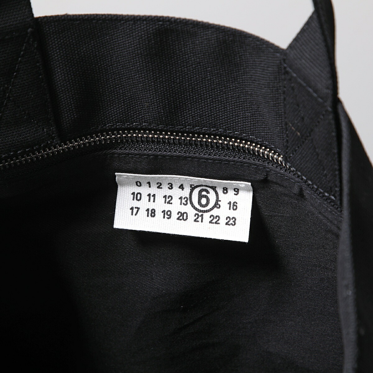 MM6 エムエムシックス メゾンマルジェラ トートバッグ SB6WC0020 P8331 レディース リバーシックス キャンバス ショッピングバッグ 鞄 MM6 エムエムシックス メゾンマルジェラ トートバッグ SB6WC0020 P8331 レディース リバーシックス キャンバス ショッピングバッグ 鞄