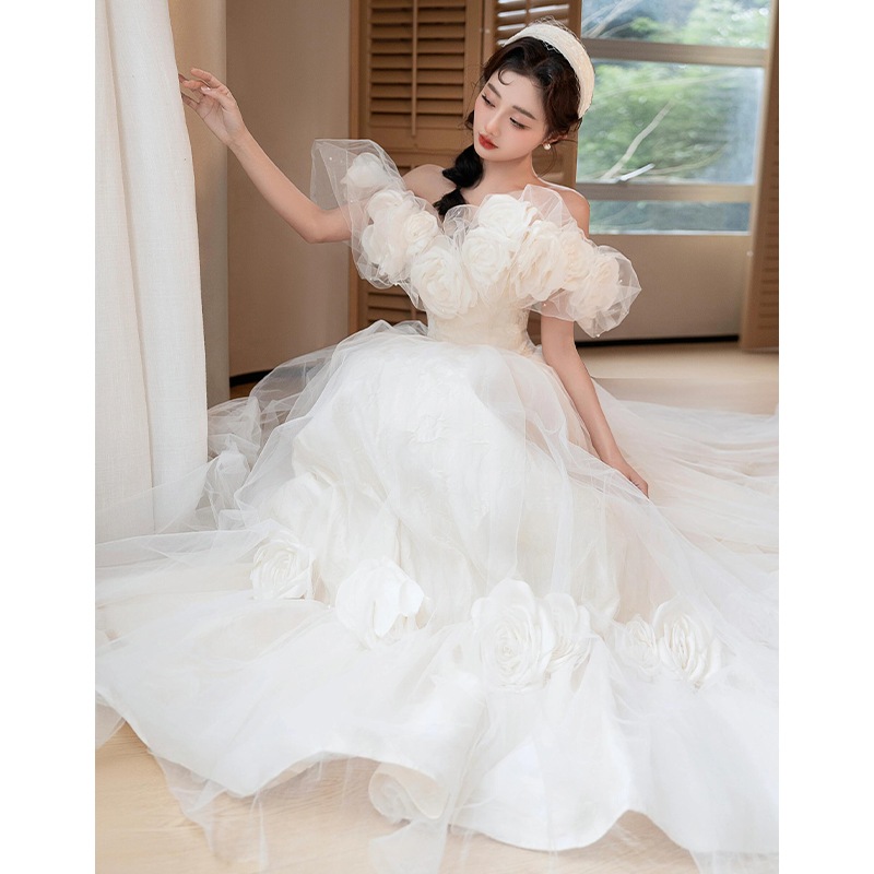 ワンショルダーウェディングドレス2024新作ブライダルメイン糸軽い感森風旅行撮影少人数外出用
