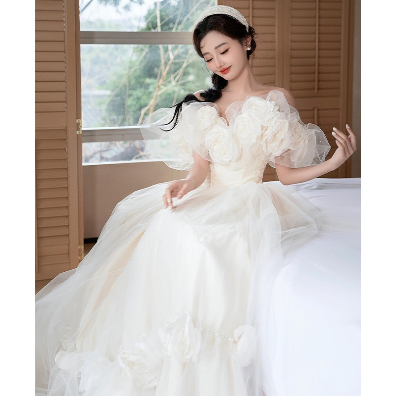 ワンショルダーウェディングドレス2024新作ブライダルメイン糸軽い感森風旅行撮影少人数外出用