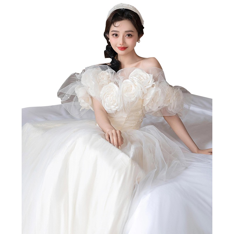 ワンショルダーウェディングドレス2024新作ブライダルメイン糸軽い感森風旅行撮影少人数外出用