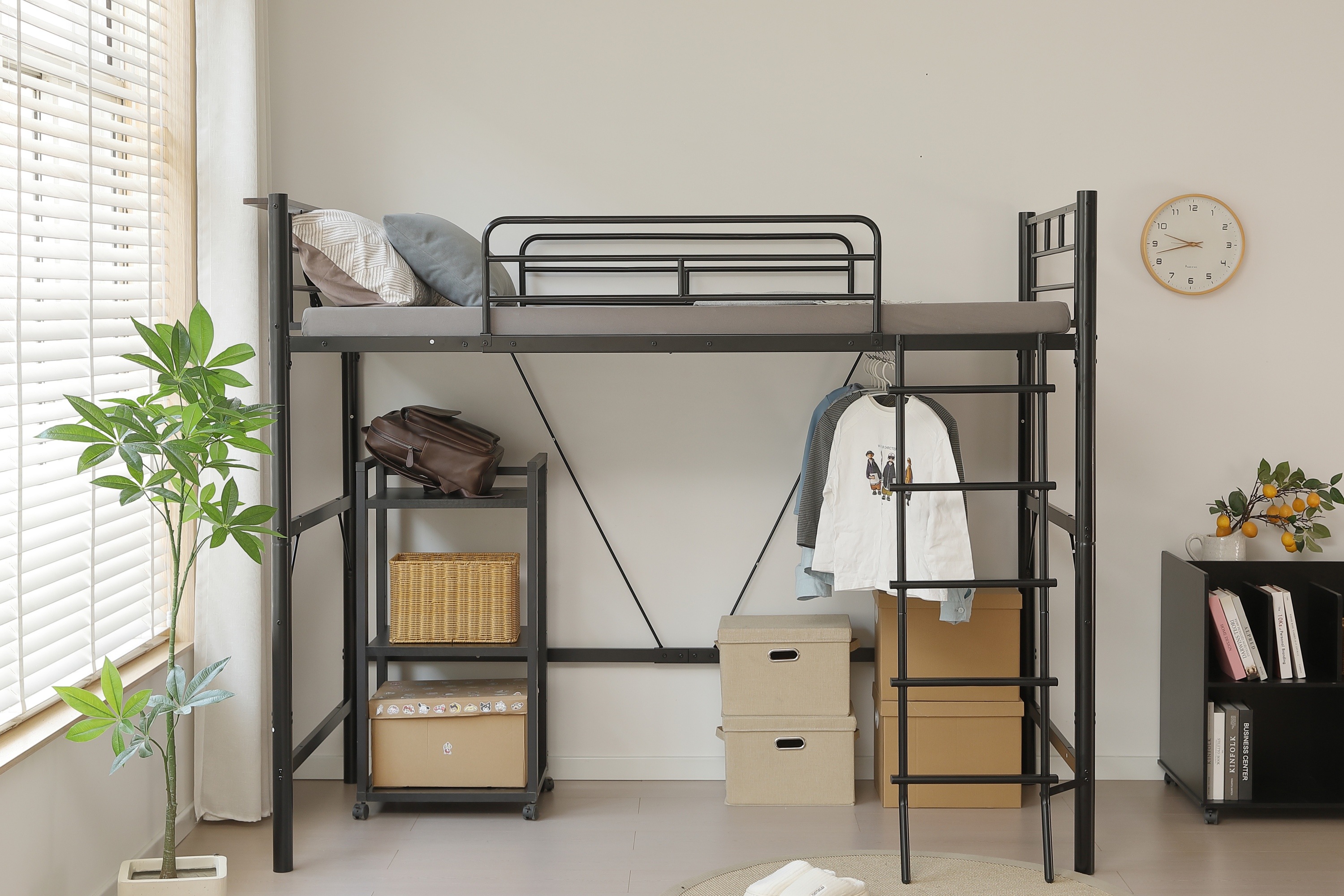 154ロフトベッド パイプベッド シングル コンセント付き 宮 ロフト ベッド 北欧風 高さ170cm ロフト ベッド 大人用 二段ベッド 子供部屋 子供ベッド 送料無料 スチール 耐震 ベッド シン 154ロフトベッド パイプベッド シングル コンセント付き 宮 ロフト ベッド 北欧風 高さ170cm ロフト ベッド 大人用 二段ベッド 子供部屋 子供ベッド 送料無料 スチール 耐震 ベッド シン