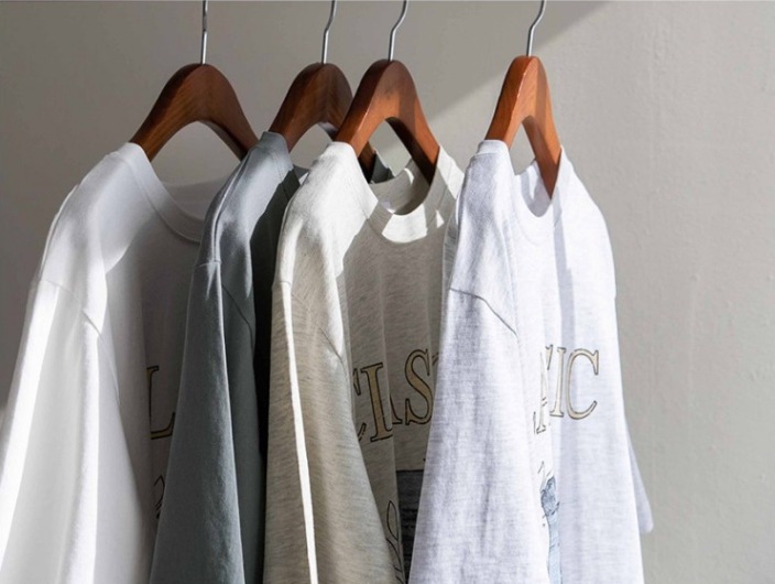 プリント入りTシャツ カジュアルトップス トップス Tシャツ プルオーバー 袖あり 半袖 5分袖 Uネック ラウンドネック スリム ストレート Iライン スマート プリント入りTシャツ カジュアルトップス トップス Tシャツ プル
