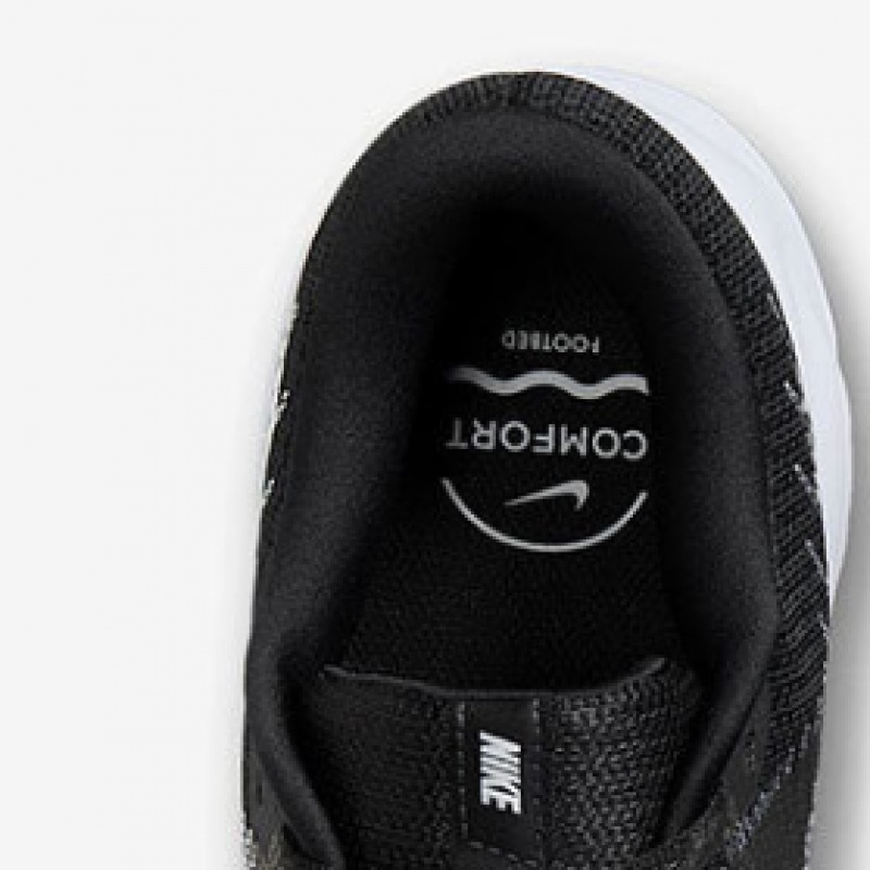 ナイキ ランニングシューズ ラン ディファイ HM9594-004