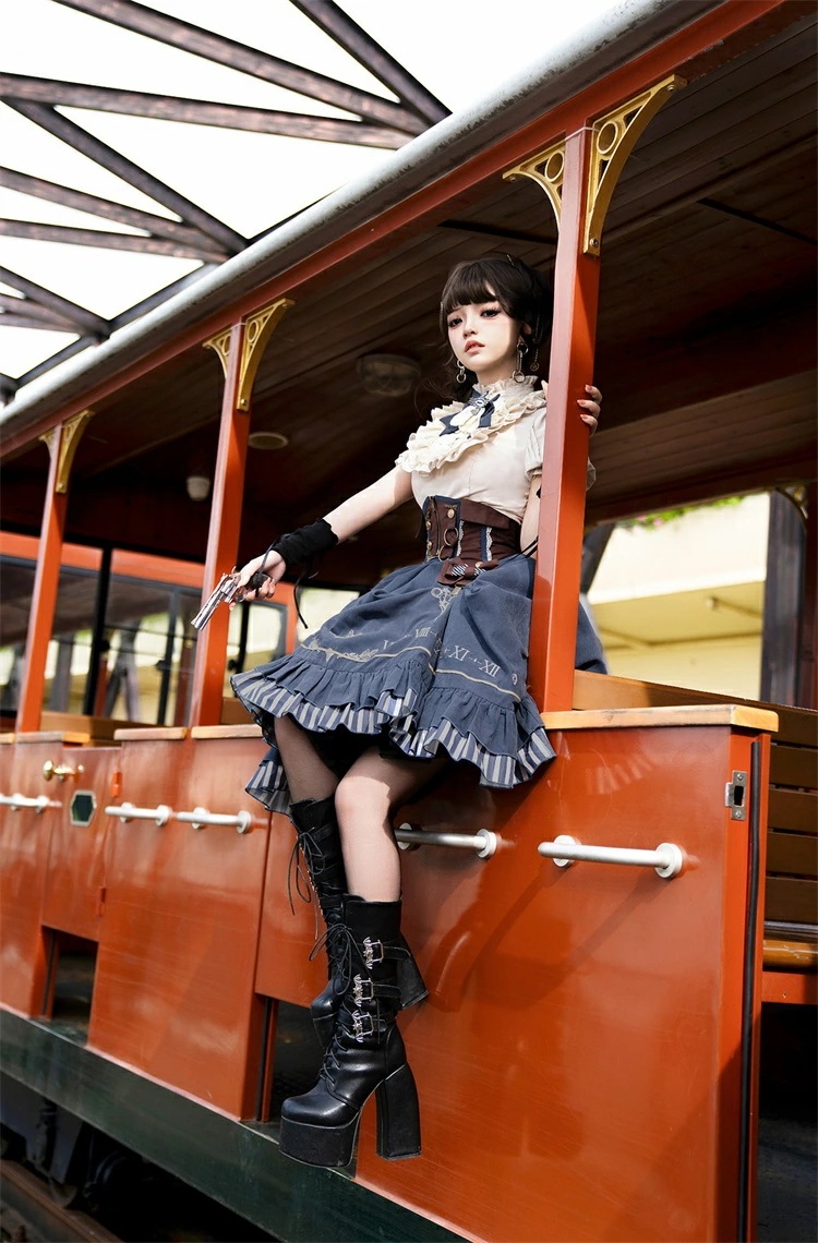 ハロウィン ヴァンパイアロリータ コスプレセット 豪華フリル ゴールドアクセント かわいい 人気爆発 ハロウィンおすすめ 女性用 S-L 時計柄スカート コルセット付き 安い イベント対応 ハロウィン ヴァンパイアロリータ コスプレセット 豪華フリル ゴールドアクセント かわいい 人気爆発 ハロウィンおすすめ 女性用 S-L 時計柄スカート コルセット付き 安い イベント対応