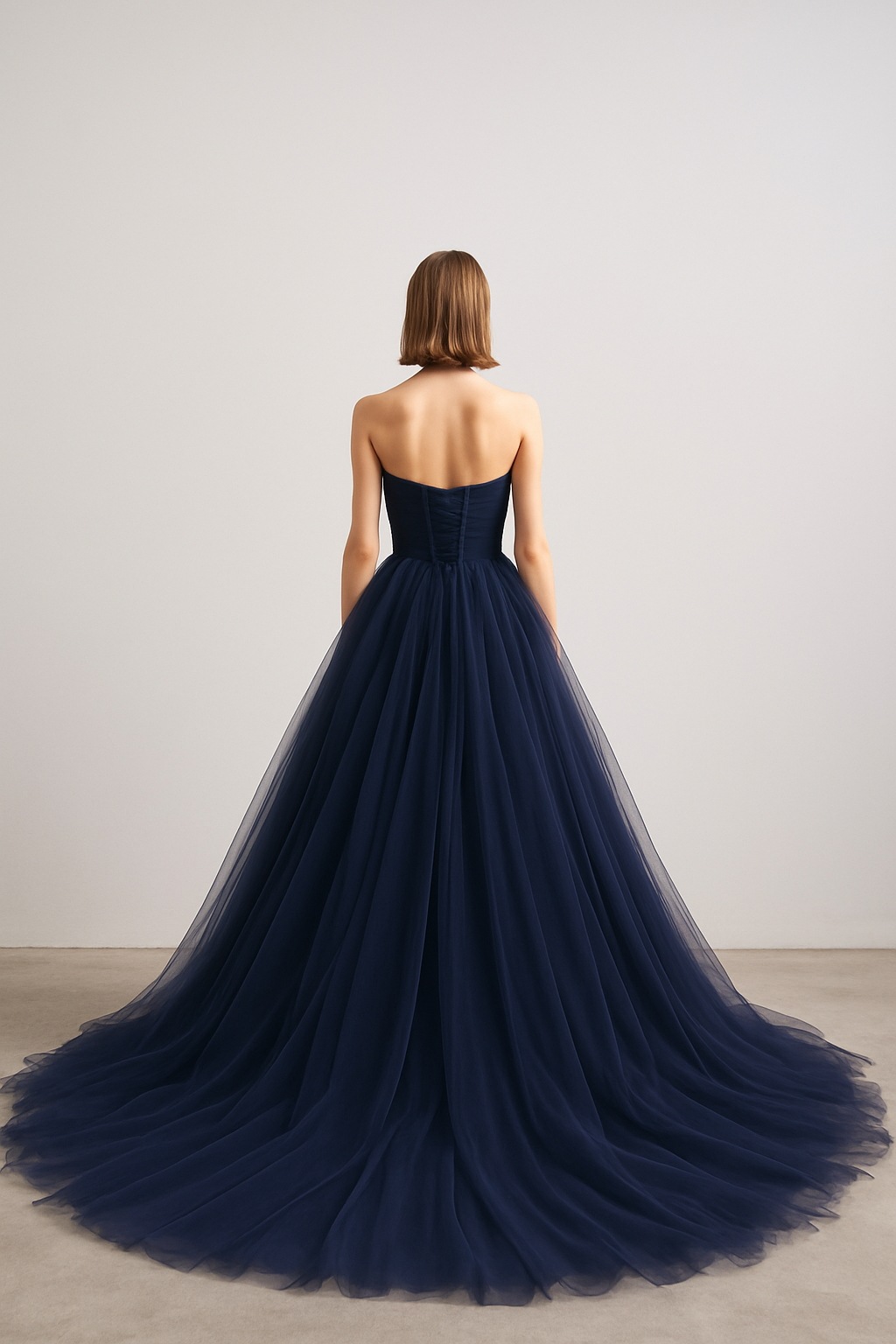 カラードレス ネイビー ベアトップ 柔らかく重ねたチュールスカート シアーな美しさ お呼ばれ/二次会 カラードレス ネイビー ベアトップ 柔らかく重ねたチュールスカート シアーな美しさ お呼ばれ/二次会