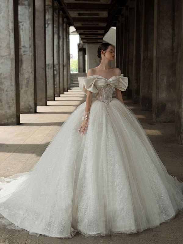 花嫁 ウェディングドレス オフショルダー 袖あり トレーンドレス Aライン 白ドレス ワンピース プリンセス 結婚式 二次会 披露宴 前撮り 後撮り 撮影用 フォトウェディング 小さいサイズ ロング