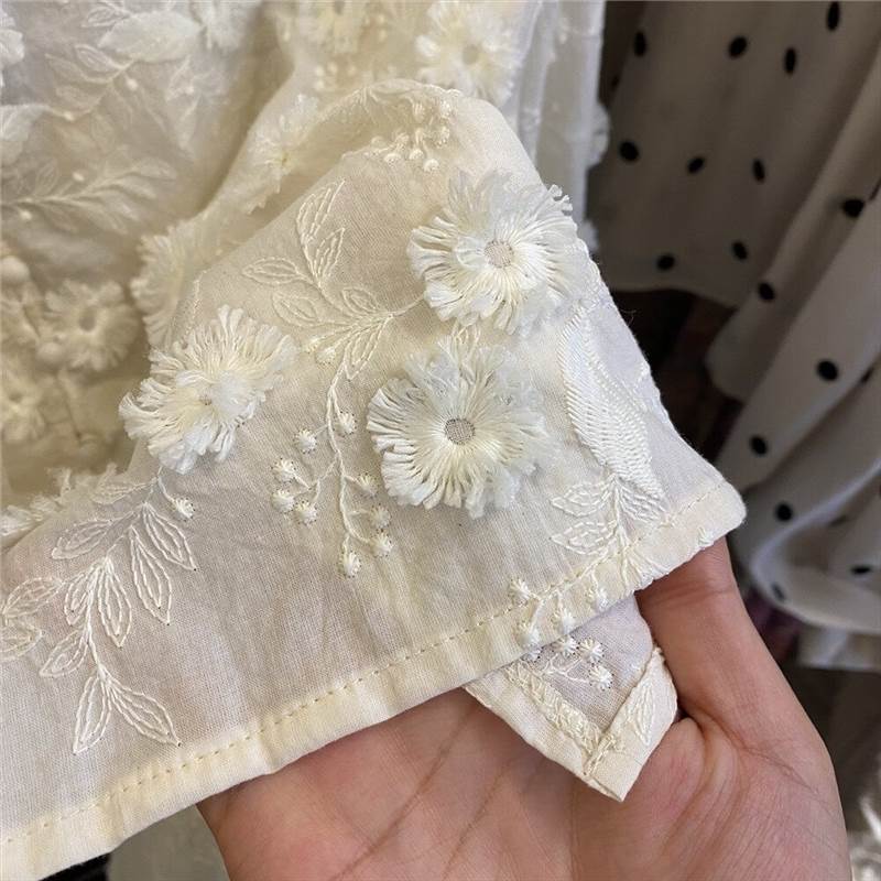 トップス シャツ ミドル丈 長袖 袖口ふんわり ベルカフス Vネック ストレート 前開き ボタン 立体刺繍 刺繍 2WAY 首元リボン リボン かわいい 大人可愛い きれいめ シンプル カジュアル お