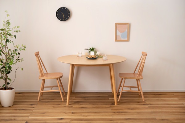 変形 ラウンドテーブル 合成樹脂化粧繊維板 天然木 パイン ラッカー塗装 変形 ラウンドテーブル 合成樹脂化粧繊維板 天然木 パイン ラッカー塗装