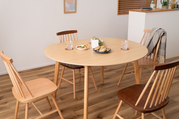 変形 ラウンドテーブル 合成樹脂化粧繊維板 天然木 パイン ラッカー塗装 変形 ラウンドテーブル 合成樹脂化粧繊維板 天然木 パイン ラッカー塗装