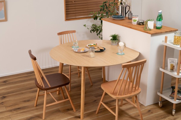 変形 ラウンドテーブル 合成樹脂化粧繊維板 天然木 パイン ラッカー塗装 変形 ラウンドテーブル 合成樹脂化粧繊維板 天然木 パイン ラッカー塗装