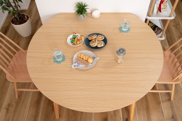 変形 ラウンドテーブル 合成樹脂化粧繊維板 天然木 パイン ラッカー塗装 変形 ラウンドテーブル 合成樹脂化粧繊維板 天然木 パイン ラッカー塗装