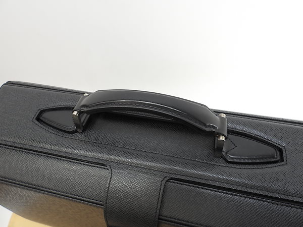 Qoo10] Louis Vuitton ウラル M30022 タイガ黒 書類かば