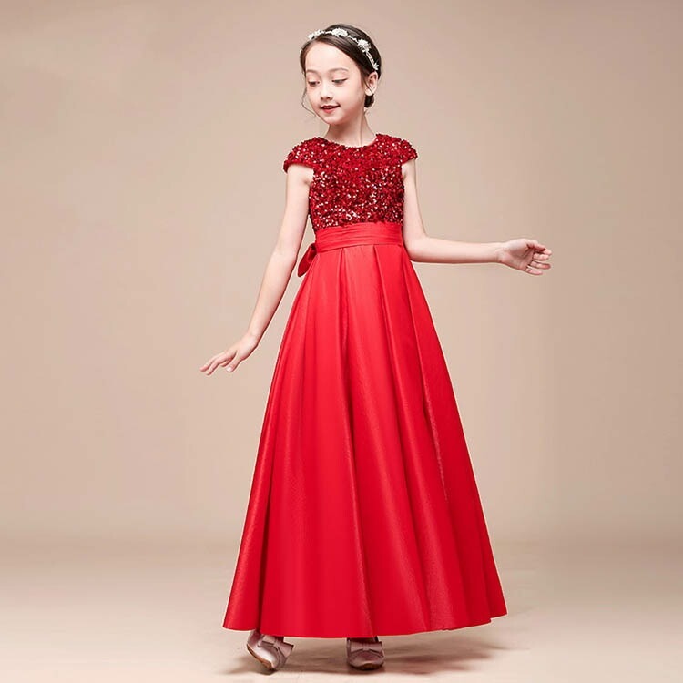 二科会会員・齋藤三郎　人気の赤いドレスの少女 乃木坂46齋藤飛鳥、真っ赤なシースルードレスで魅了「sweet」表紙で