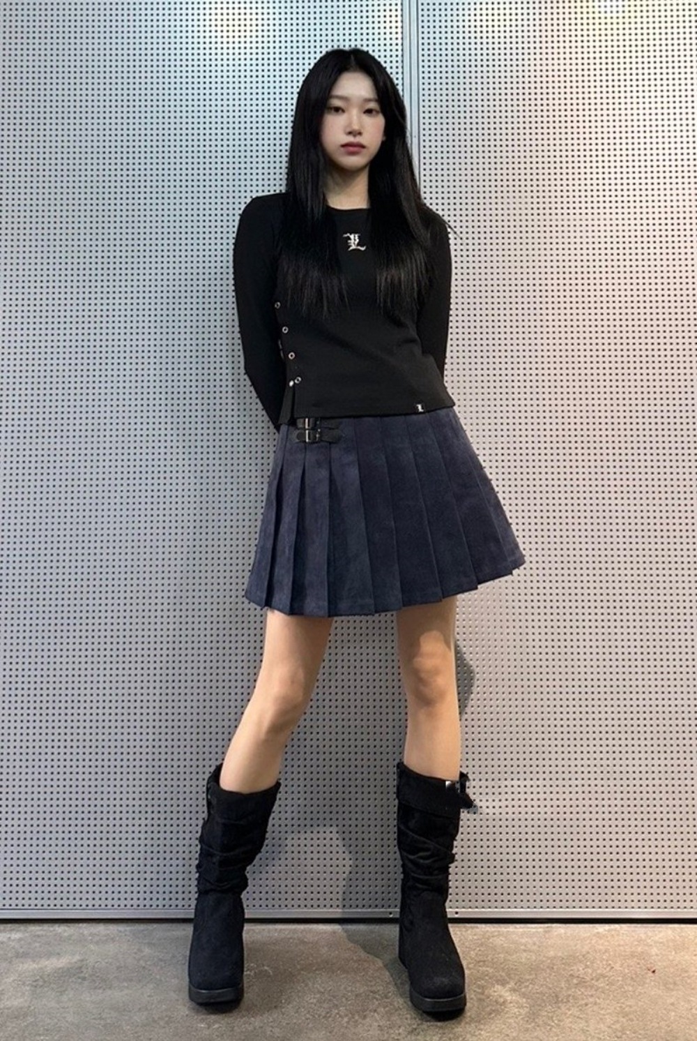 VL L LOGO TEE VL L LOGO TEE