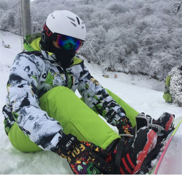 スキーウェア 上下セット メンズ スノーウェア スノボー 落書き サスペンダー 撥水 防寒 スノーボードウェア 通気 スキー かっこういい ジャケット スキーウェア 上下セット メンズ スノーウェア スノボー 落書き サスペンダー 撥水 防寒 スノーボードウェア 通気 スキー かっこういい ジャケット