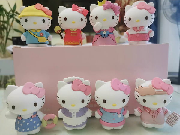 Qoo10] ハローキティ ドレスアップフィギュア女の