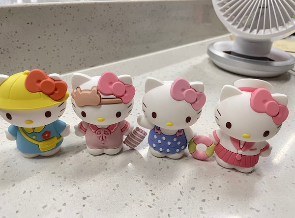Qoo10] ハローキティ ドレスアップフィギュア女の