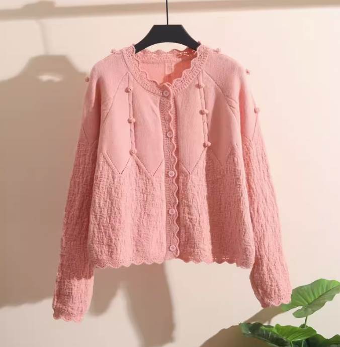 クーポン有ラウンドネック ニット カーディガン トップス レディース 個性的 春 秋 ショート丈 長袖 萌袖 羽織り 前開き クロシェ 伸縮性 ボタン カラバリあり アプリコット ピンク ワインレッド クーポン有ラウンドネック ニット カーディガン トップス レディース 個性的 春 秋 ショート丈 長袖 萌袖 羽織り 前開き クロシェ 伸縮性 ボタン カラバリあり アプリコット ピンク ワインレッド