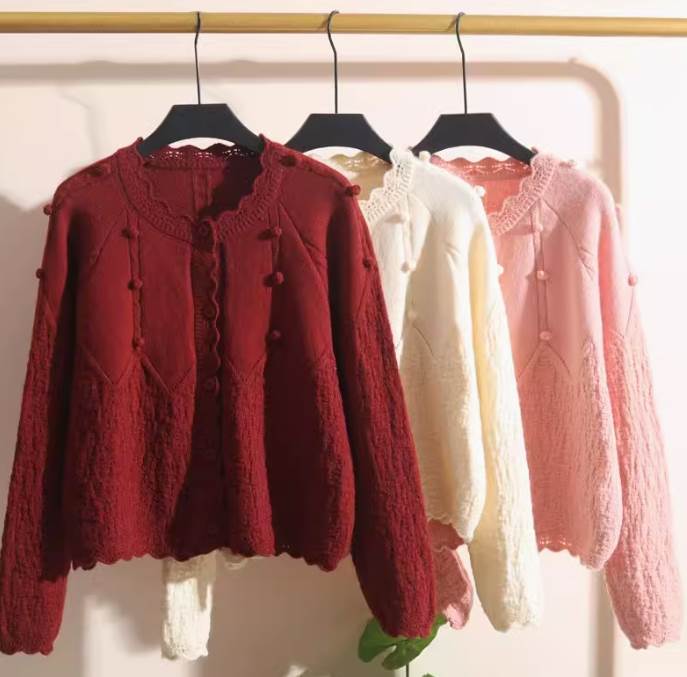 クーポン有ラウンドネック ニット カーディガン トップス レディース 個性的 春 秋 ショート丈 長袖 萌袖 羽織り 前開き クロシェ 伸縮性 ボタン カラバリあり アプリコット ピンク ワインレッド クーポン有ラウンドネック ニット カーディガン トップス レディース 個性的 春 秋 ショート丈 長袖 萌袖 羽織り 前開き クロシェ 伸縮性 ボタン カラバリあり アプリコット ピンク ワインレッド