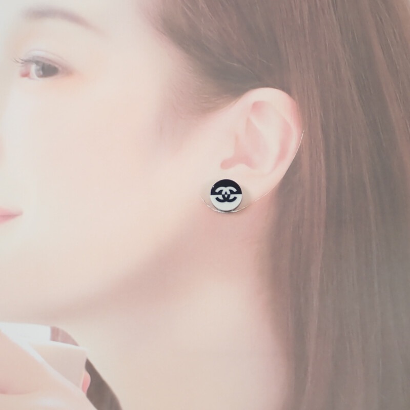 ラウンドココマーク ツートン バイカラー 17P刻印 ピアス ブラック レディース 美品 ギフト【ABランク】 ラウンドココマーク ツートン バイカラー 17P刻印 ピアス ブラック レディース 美品 ギフト【ABランク】