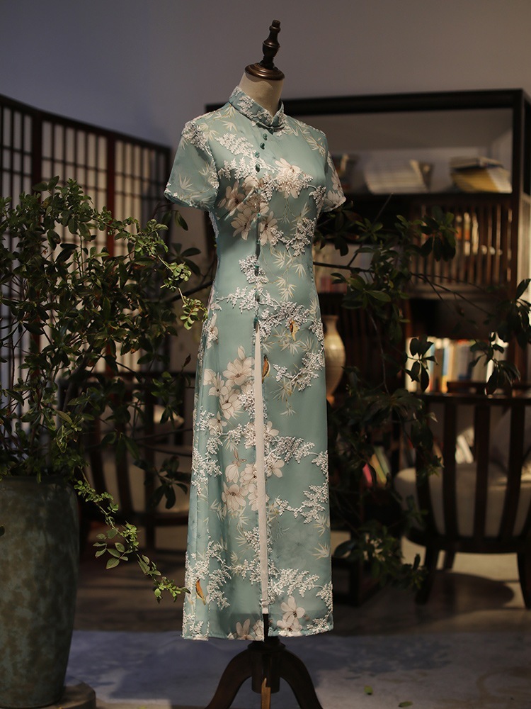 若い女の子のファッションチャイナドレススタイルの刺繍改良版デイリーウェアラブル女性の小さな新鮮な国 若い女の子のファッションチャイナドレススタイルの刺繍改良版デイリーウェアラブル女性の小さな新鮮な国