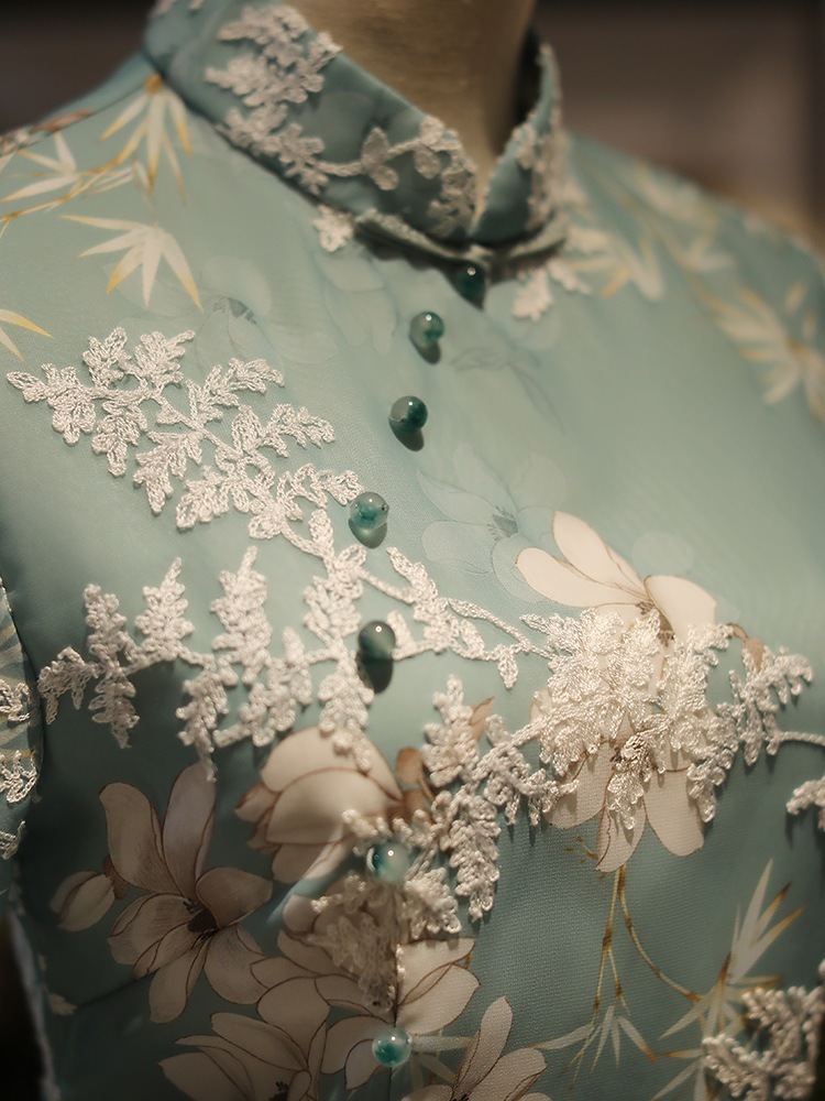 若い女の子のファッションチャイナドレススタイルの刺繍改良版デイリーウェアラブル女性の小さな新鮮な国 若い女の子のファッションチャイナドレススタイルの刺繍改良版デイリーウェアラブル女性の小さな新鮮な国