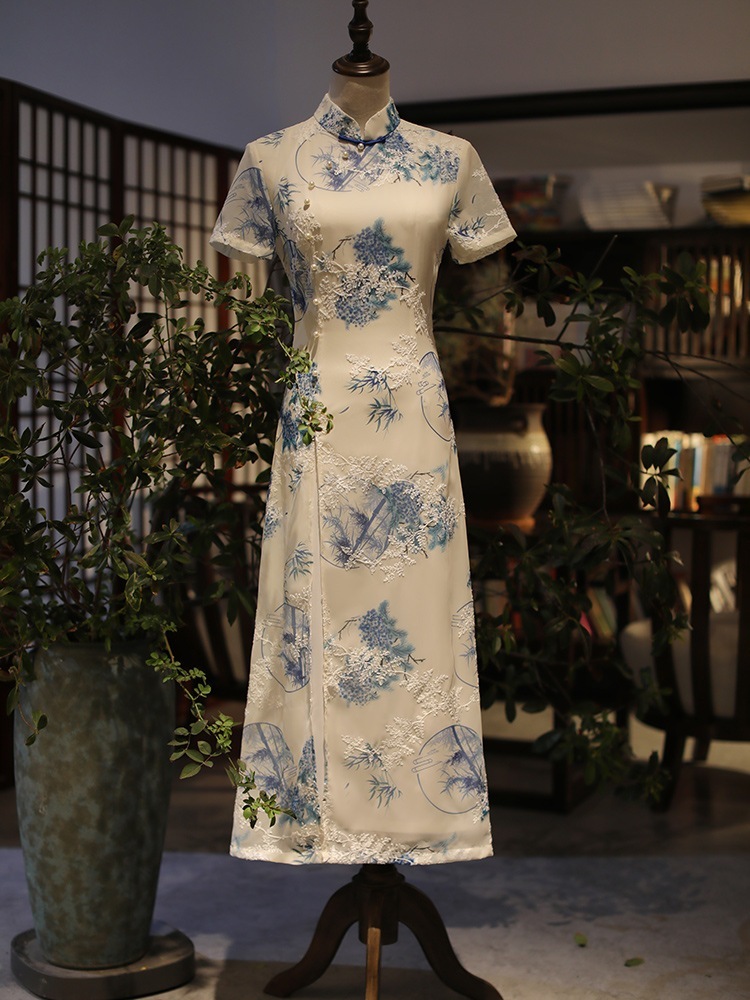 若い女の子のファッションチャイナドレススタイルの刺繍改良版デイリーウェアラブル女性の小さな新鮮な国 若い女の子のファッションチャイナドレススタイルの刺繍改良版デイリーウェアラブル女性の小さな新鮮な国