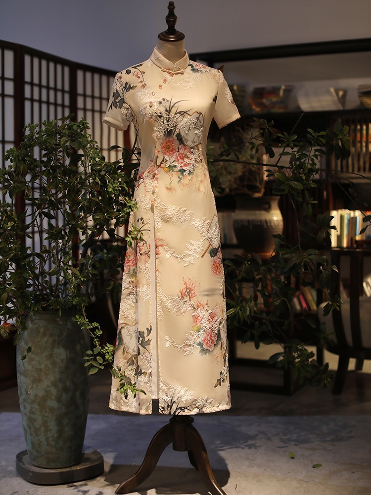 若い女の子のファッションチャイナドレススタイルの刺繍改良版デイリーウェアラブル女性の小さな新鮮な国 若い女の子のファッションチャイナドレススタイルの刺繍改良版デイリーウェアラブル女性の小さな新鮮な国