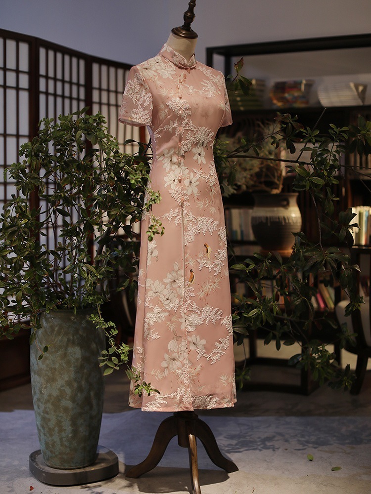 若い女の子のファッションチャイナドレススタイルの刺繍改良版デイリーウェアラブル女性の小さな新鮮な国 若い女の子のファッションチャイナドレススタイルの刺繍改良版デイリーウェアラブル女性の小さな新鮮な国