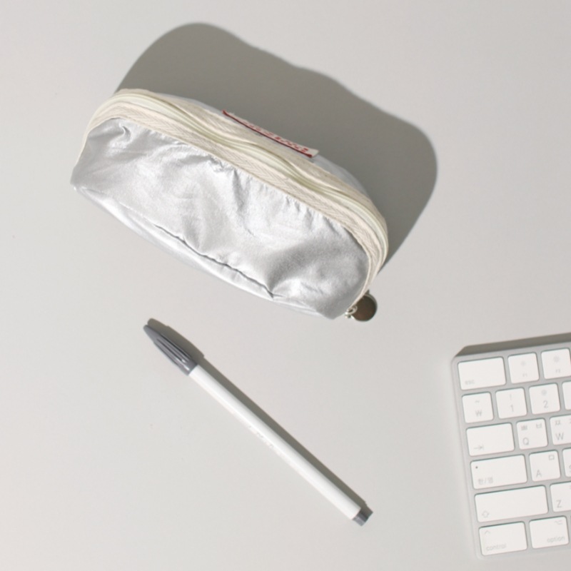 MASMARULEZ ハポームペンシル化粧ポーチ _ グリッターシルバー MASMARULEZ ハポームペンシル化粧ポーチ _ グリッターシルバー