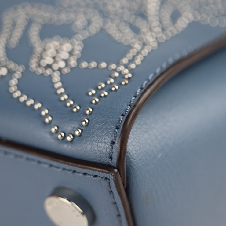 新古未使用展示品 マイケルコース ハンドバッグ 35F8SE0S5L レザー スカイブルー シルバー金具 フラワーモチーフ 花柄 スタッズ 2WAY ショルダーバッグ【本物保証】 新古未使用展示品 マイケルコース ハンドバッグ 35F8SE0S5L レザー スカイブルー シルバー金具 フラワーモチーフ 花柄 スタッズ 2WAY ショルダーバッグ【本物保証】