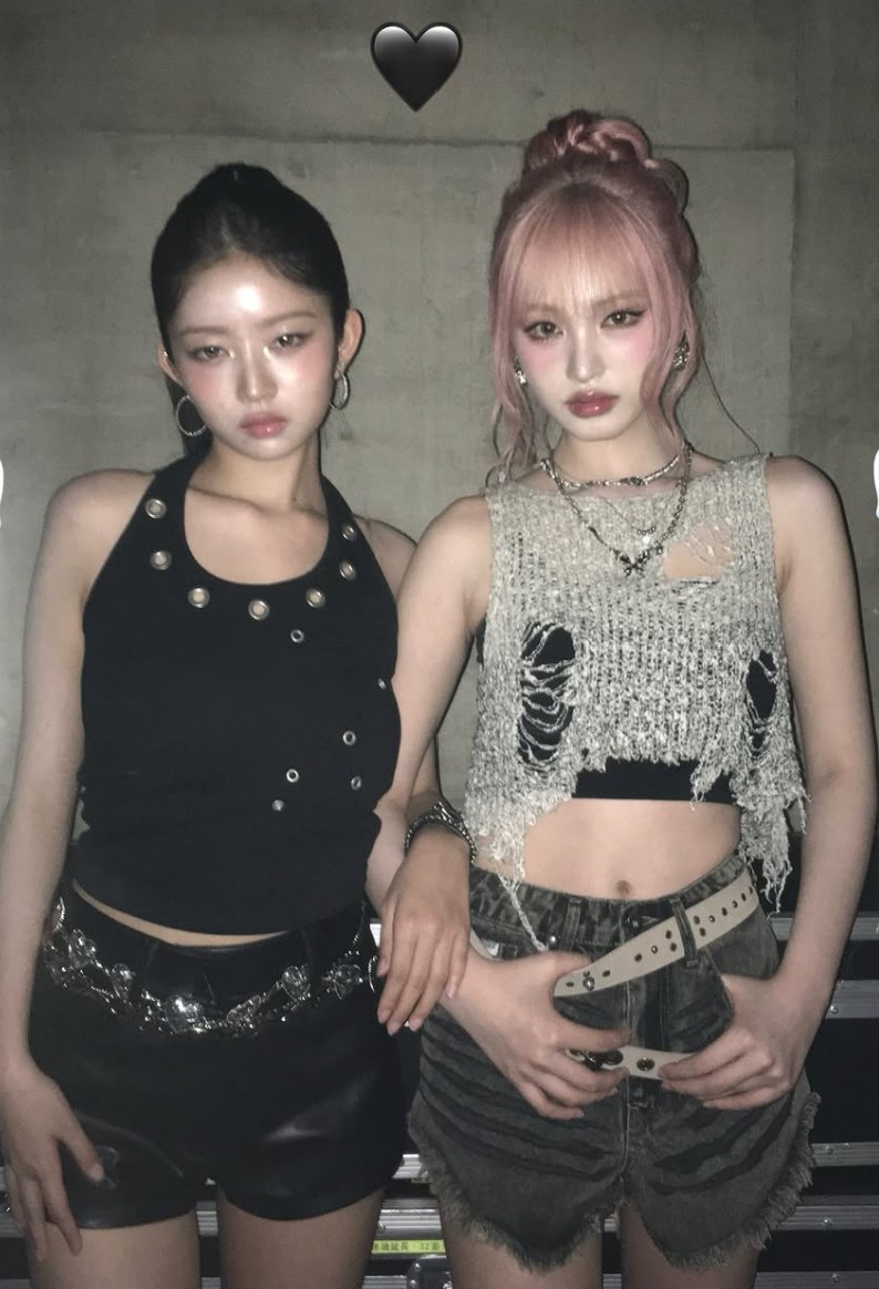 [ALDIYOUU][IVE REI] Eyelet halterneck sleeveless_BLACK