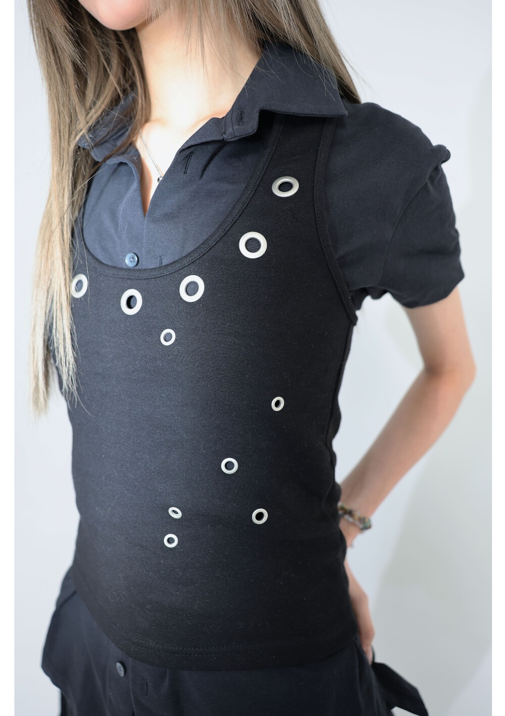 [ALDIYOUU][IVE REI] Eyelet halterneck sleeveless_BLACK